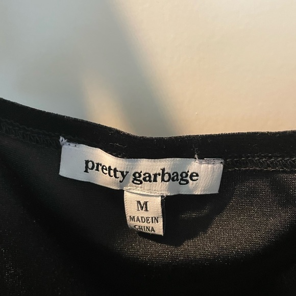 Pretty garbage black velvet cropped tank top - Picture 2 of 3